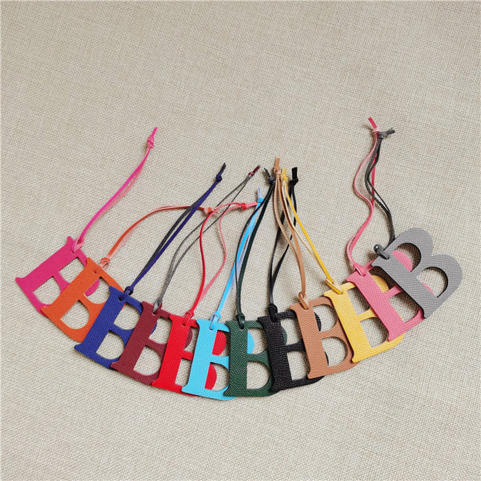 Wholesale Luxury Genuine Natur - огляд і ціна Monogram Keychain Leather