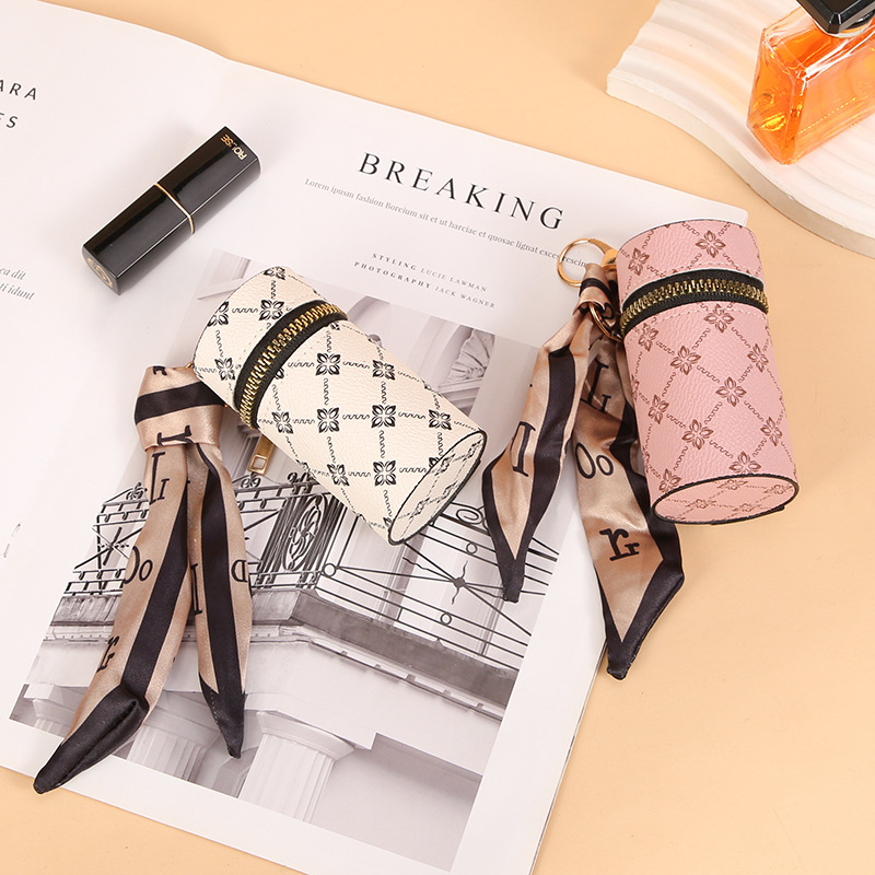 Scarf Pattern Lipstick Keychai - огляд і ціна Monogram Keychain Leather