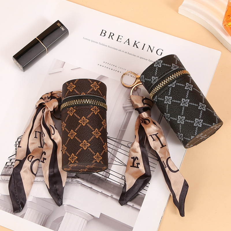 Scarf Pattern Lipstick Keychai - огляд і ціна Monogram Keychain Leather